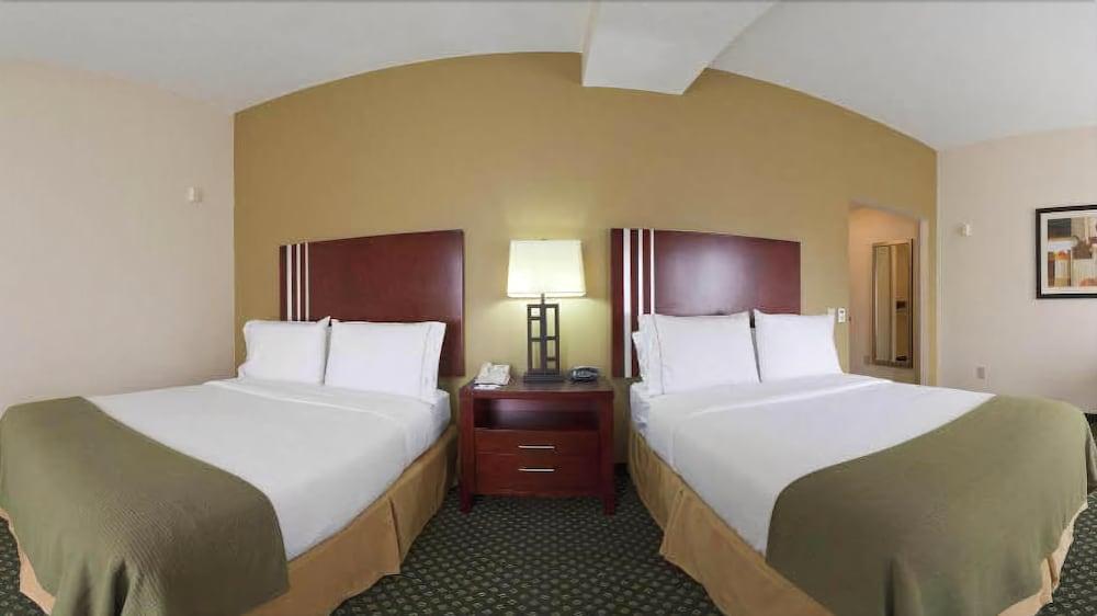 Holiday Inn Express & Suites Indianapolis - East By Ihg Exterior photo