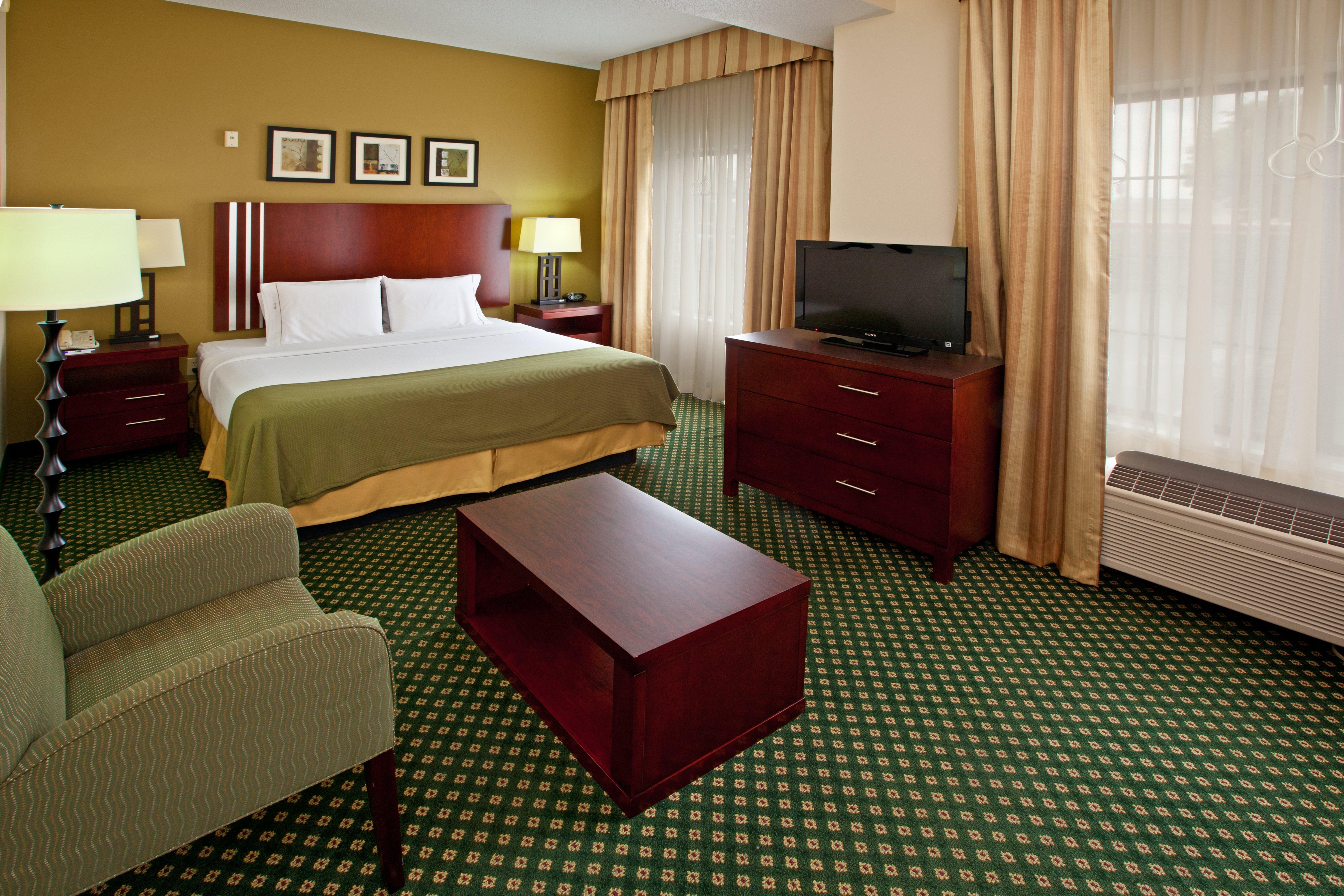 Holiday Inn Express & Suites Indianapolis - East By Ihg Exterior photo