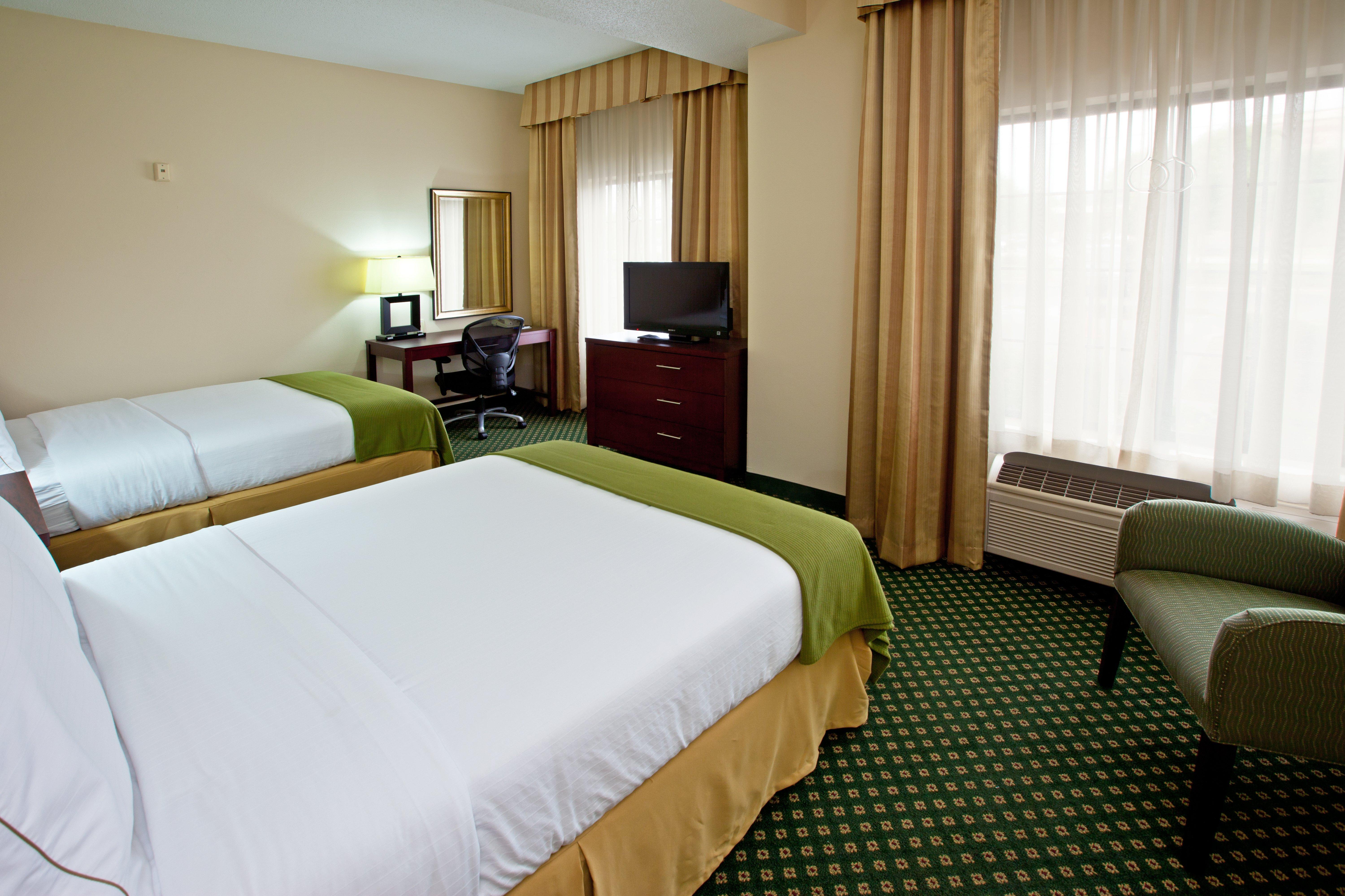 Holiday Inn Express & Suites Indianapolis - East By Ihg Exterior photo