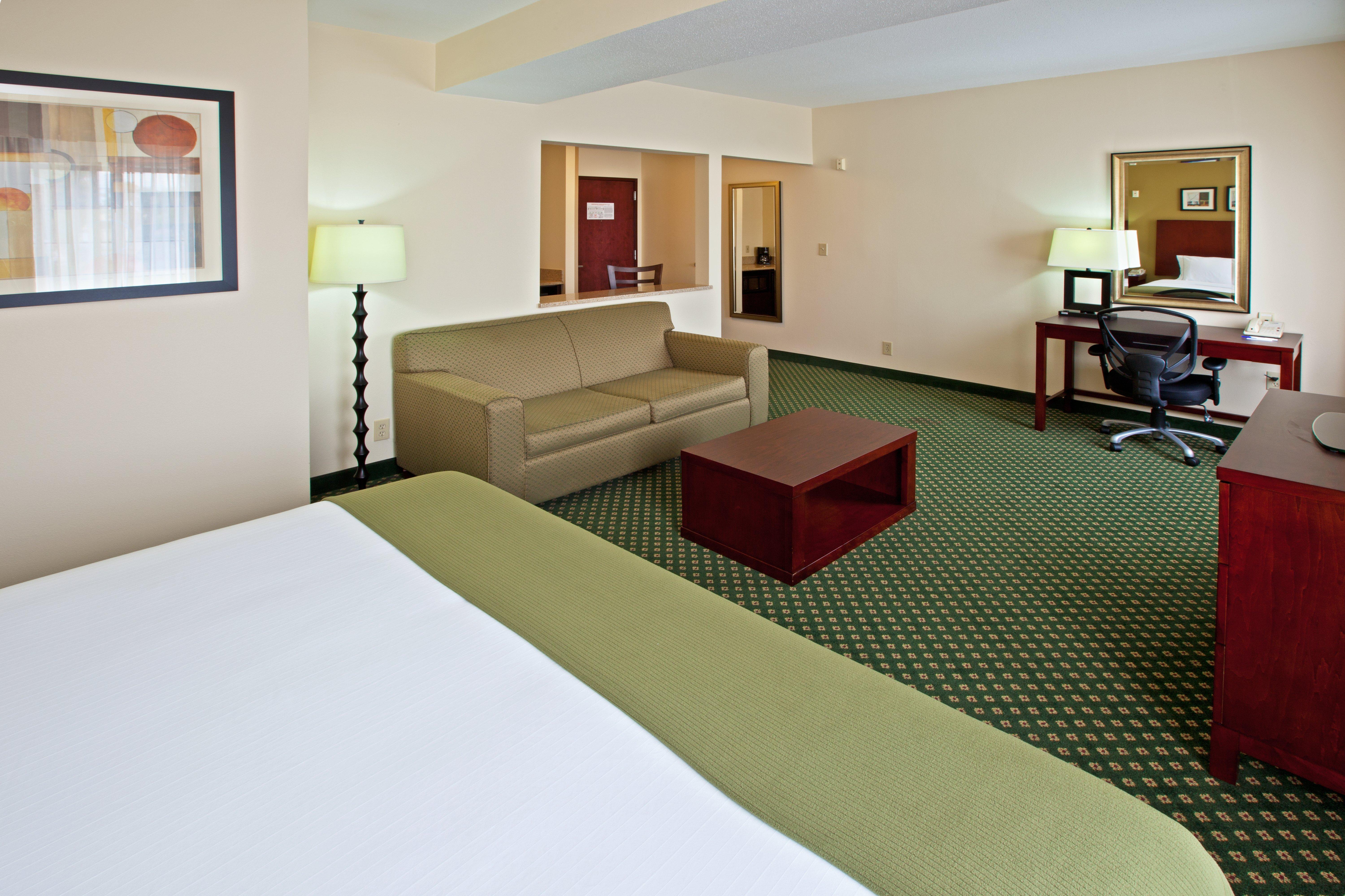 Holiday Inn Express & Suites Indianapolis - East By Ihg Exterior photo
