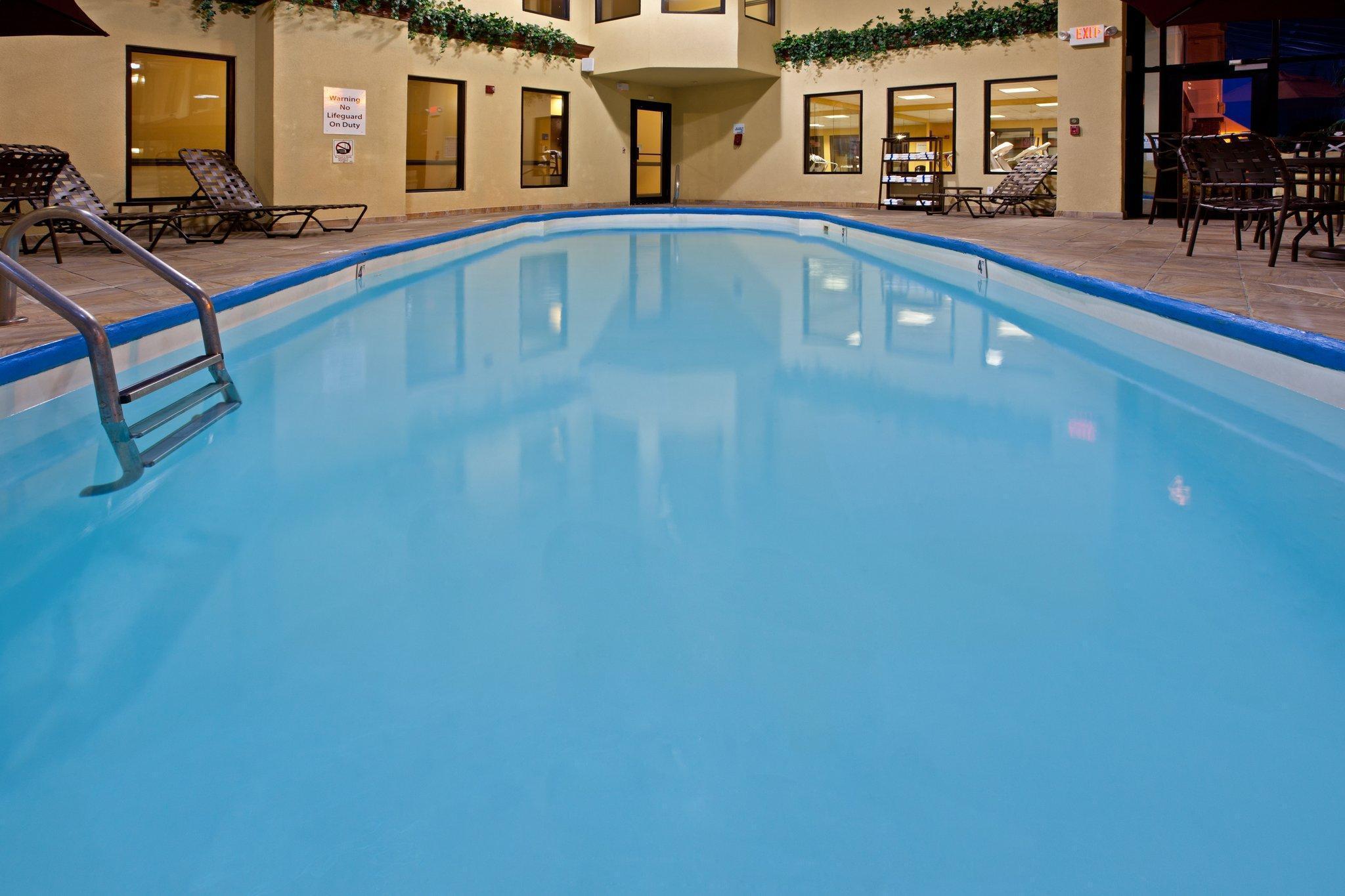 Holiday Inn Express & Suites Indianapolis - East By Ihg Exterior photo