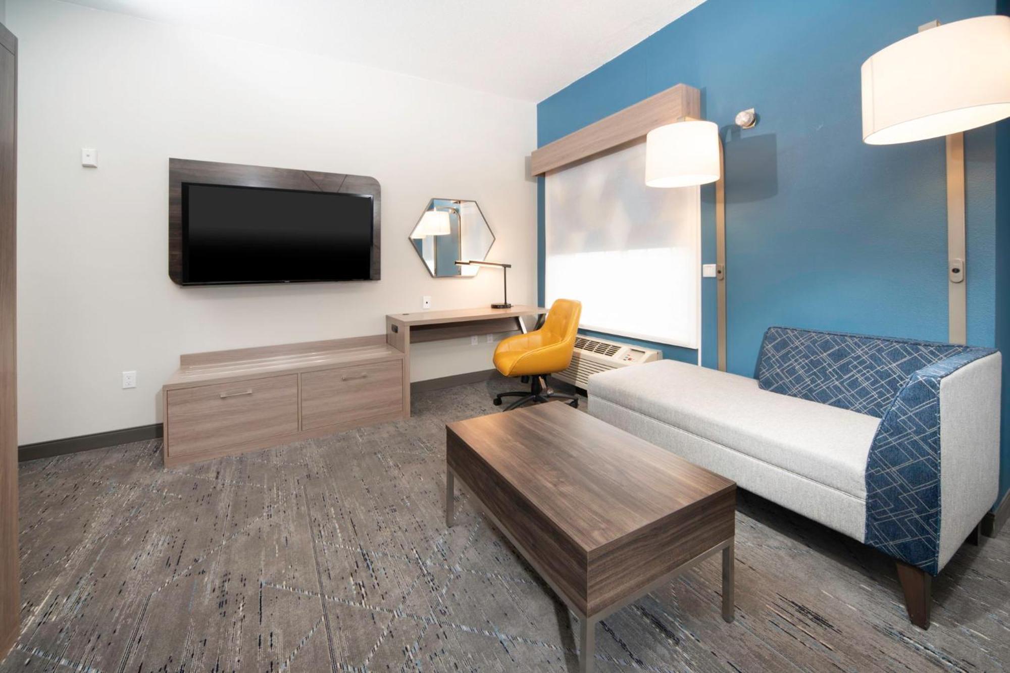 Holiday Inn Express & Suites Indianapolis - East By Ihg Exterior photo