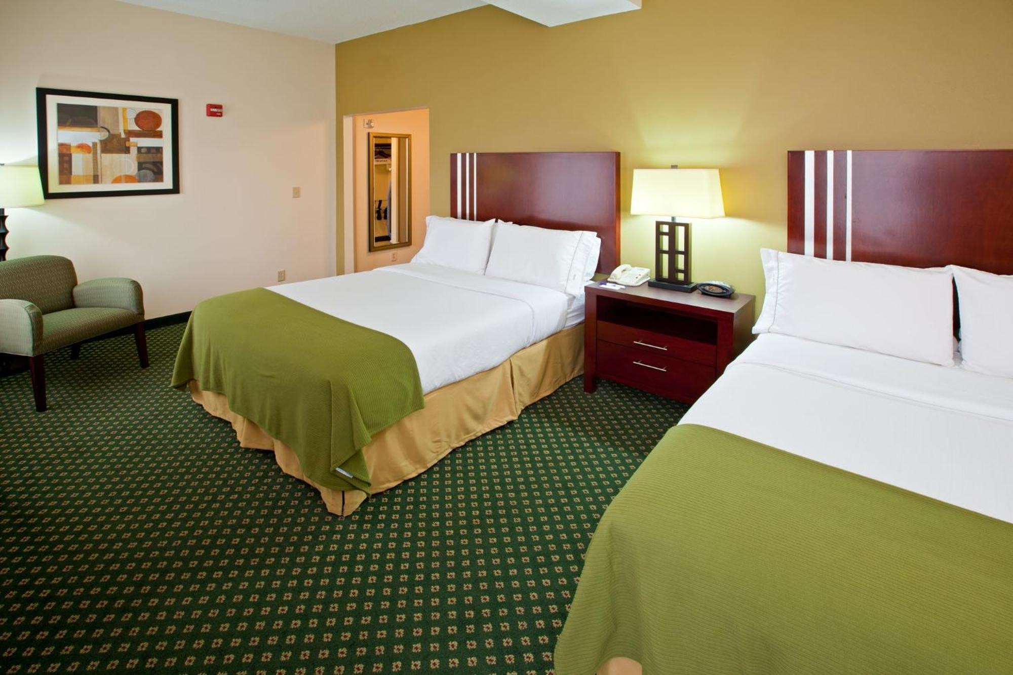 Holiday Inn Express & Suites Indianapolis - East By Ihg Exterior photo