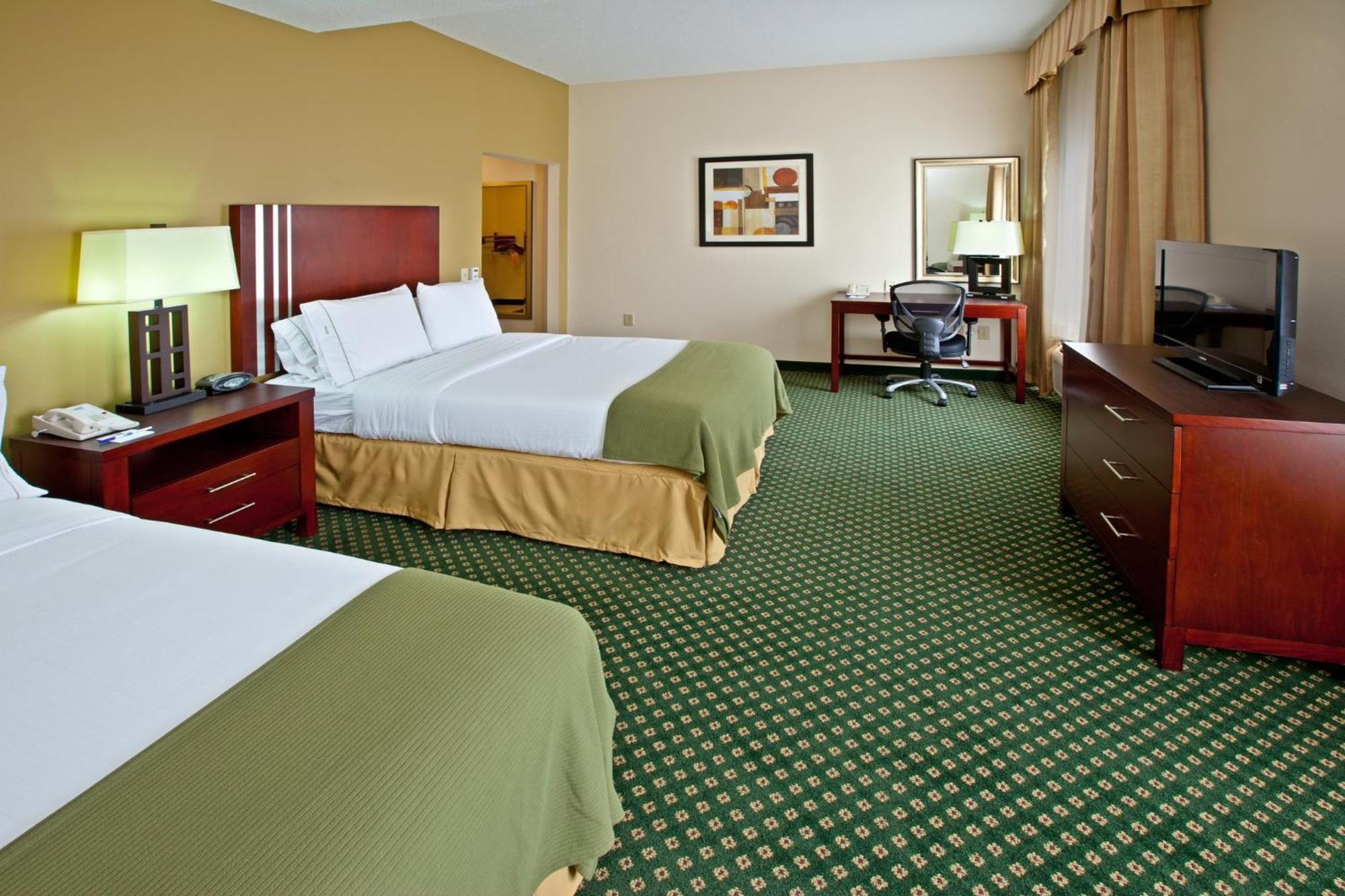 Holiday Inn Express & Suites Indianapolis - East By Ihg Exterior photo