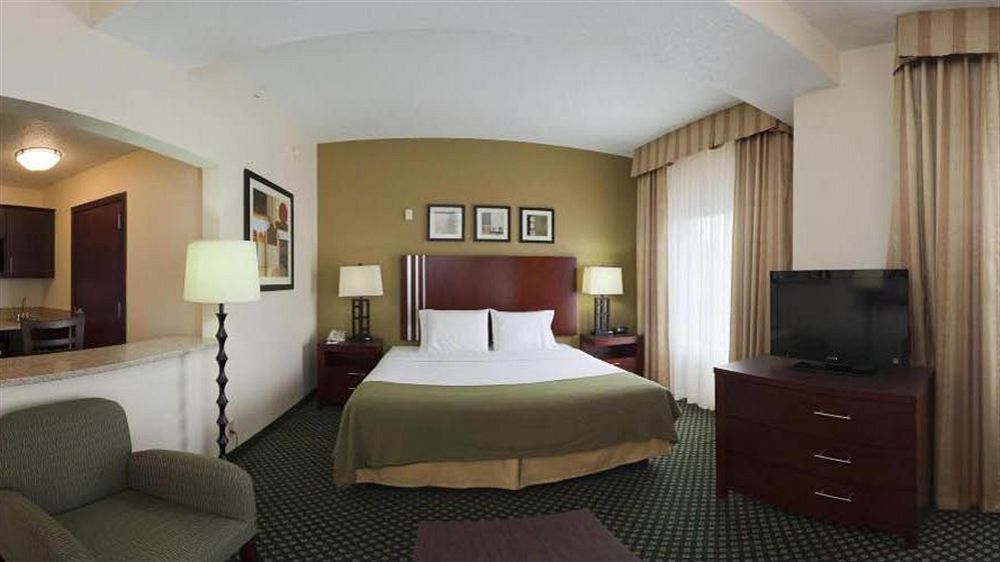 Holiday Inn Express & Suites Indianapolis - East By Ihg Exterior photo